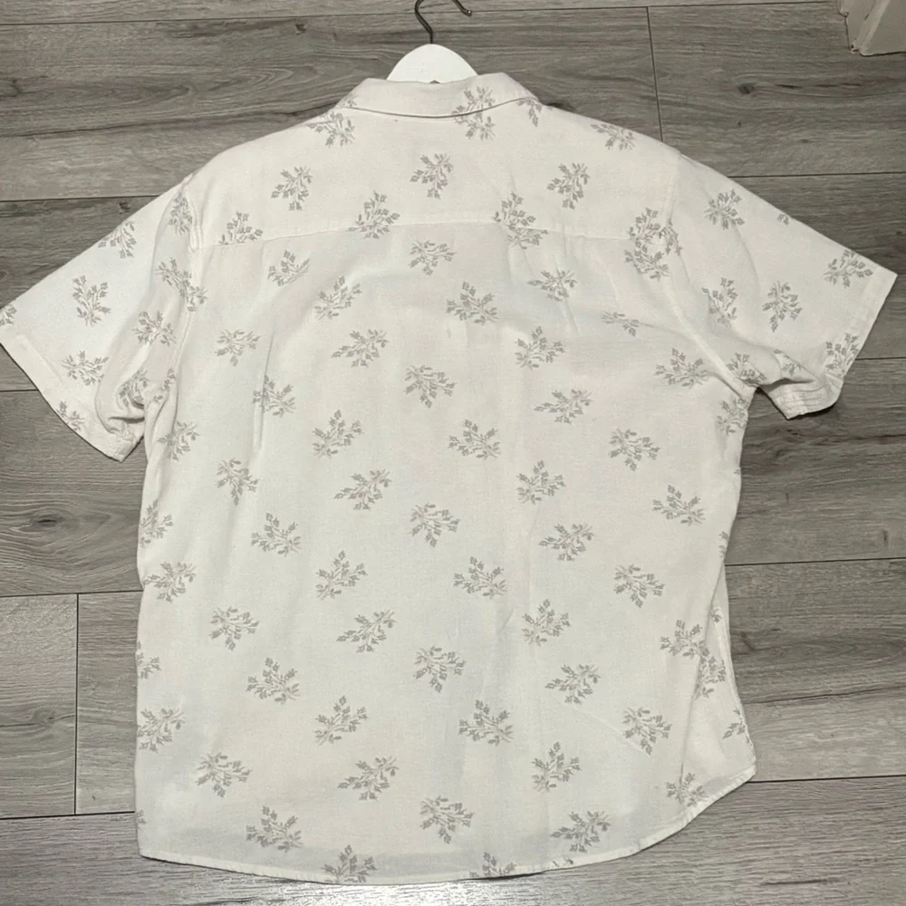 RVCA White Floral Casual Button Down Shirt - Picture 2 of 4